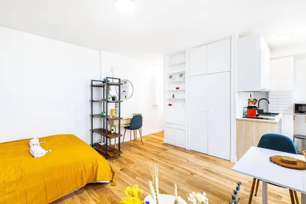Charm And Convenience In Quatier Latin Apartment Paris