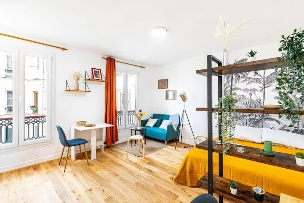 Charm And Convenience In Quatier Latin Appartement